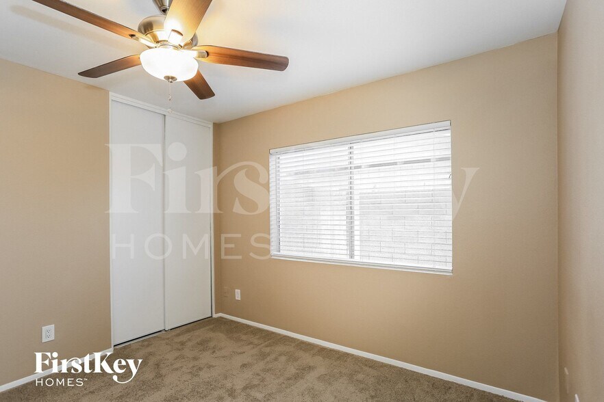 Building Photo - 5015 W Mercer Ln