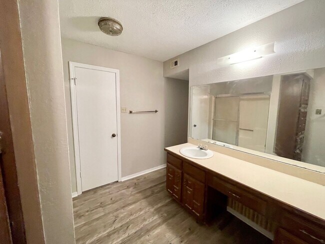 Building Photo - 3825 Kimberly Dr