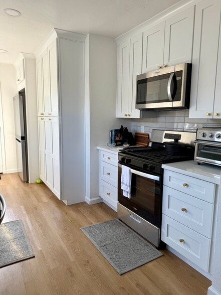 Building Photo - 4196 N Mountain View Ave