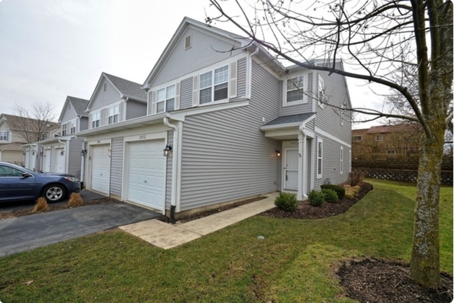 Front - 2432 Oneida Ln