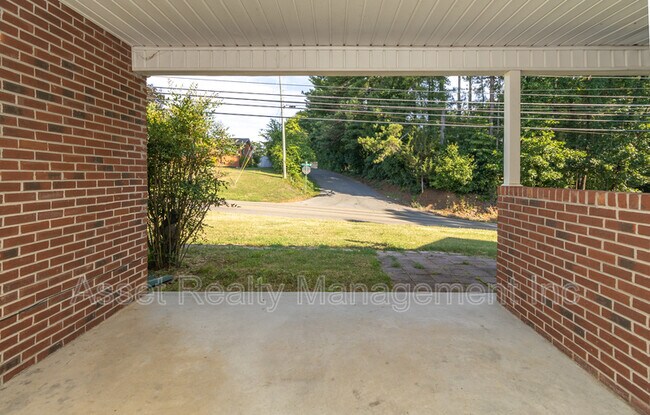 Building Photo - 4622 Ventura Dr