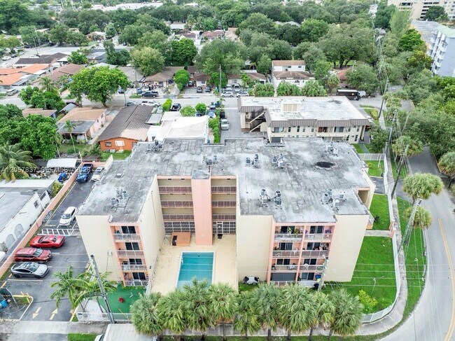 Building Photo - 2400 NW 16th St Rd