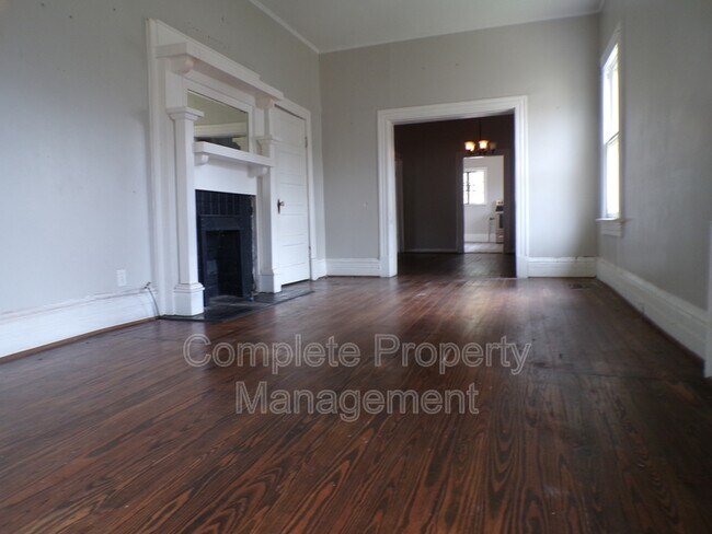 Building Photo - 6817 Division Ave