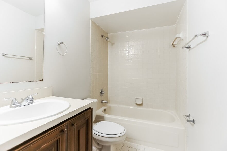 Building Photo - 3049 NW 72nd Ave