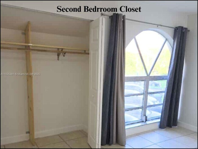 Building Photo - 10651 SW 108th Ave