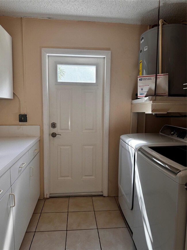 Building Photo - 401 NW 23rd St