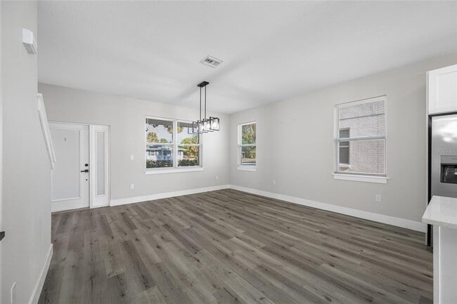 Building Photo - 6910 Dartmouth Ave N