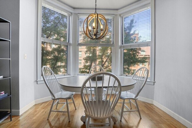 Building Photo - 424 Marlborough St