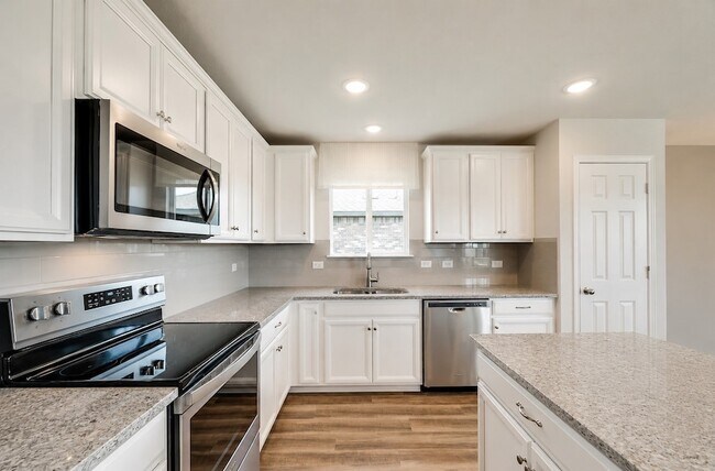 Building Photo - 1806 Aslynn Cir