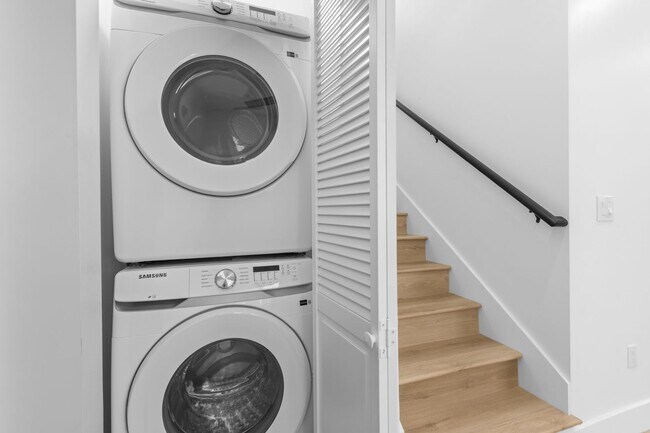 Building Photo - Fire pit!