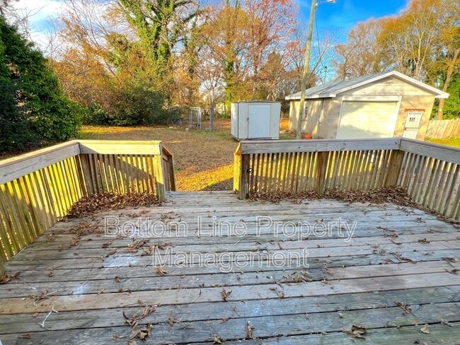 Building Photo - 118 Nat Barber Ave