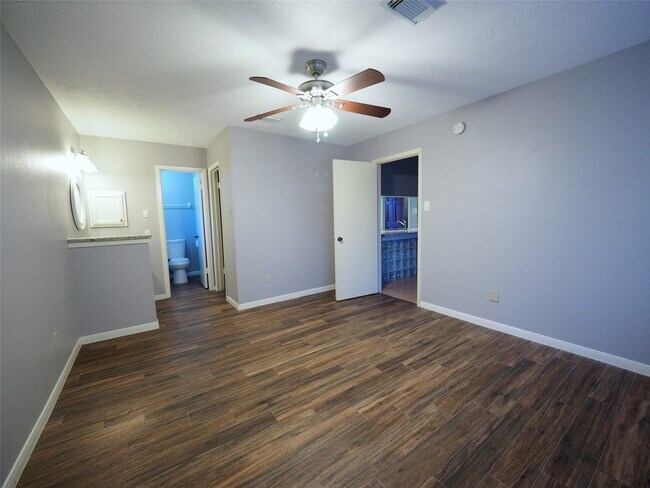 Building Photo - 2812 Pickett Dr