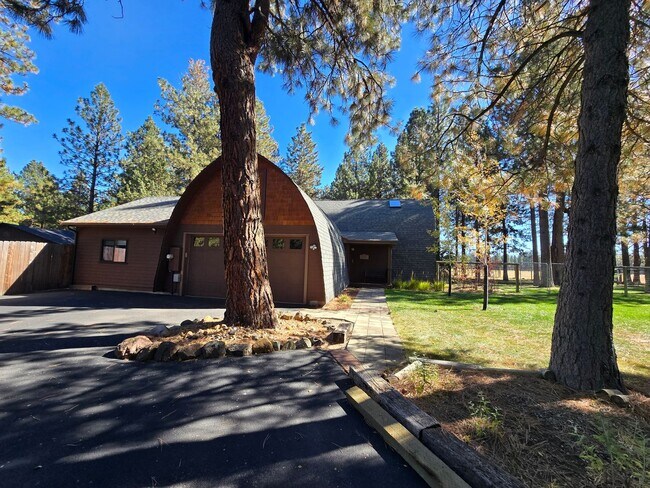 Primary Photo - Live in Beautiful Tollgate and Minutes fro...