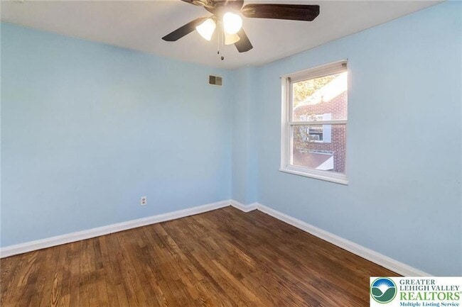 Building Photo - 240 Palmer St