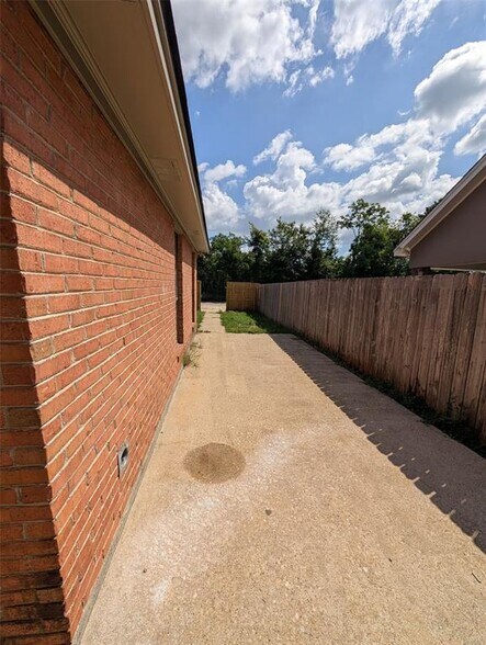 Building Photo - 3242 Gatsby Ln