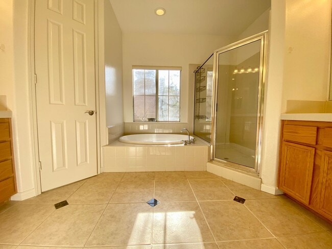 Building Photo - Spacious 4 bed 3 bath Newbury park home