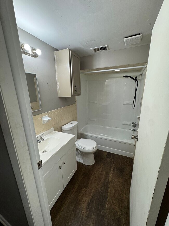 Building Photo - 542 5th Ave