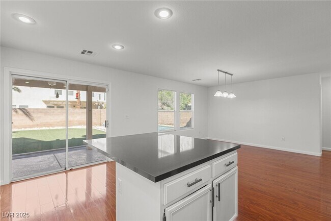 Building Photo - 11135 Alora St