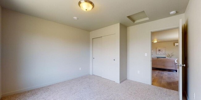 Building Photo - Modern 3 Bedroom, 2 Bathroom Townhouse for...