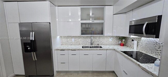 Building Photo - 1345 W 41st St