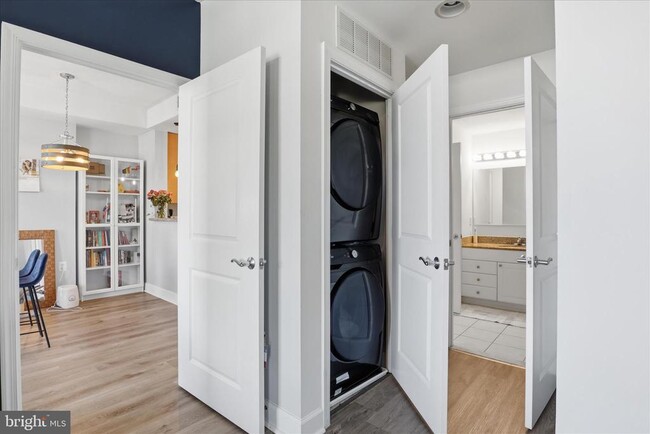 Building Photo - 3600 S Glebe Rd