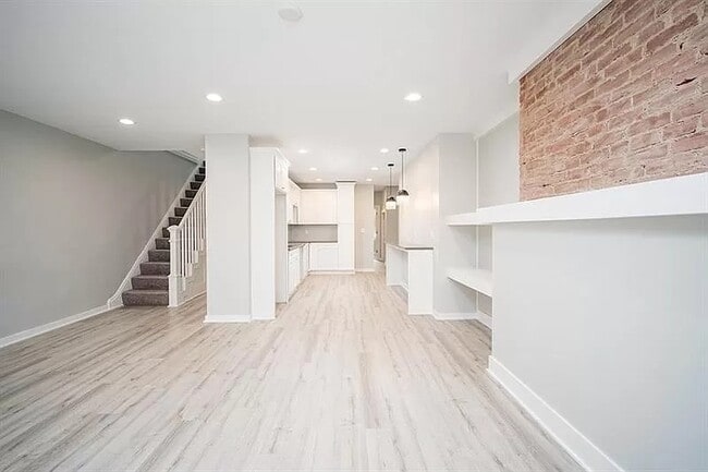 Building Photo - 1124 Voskamp St