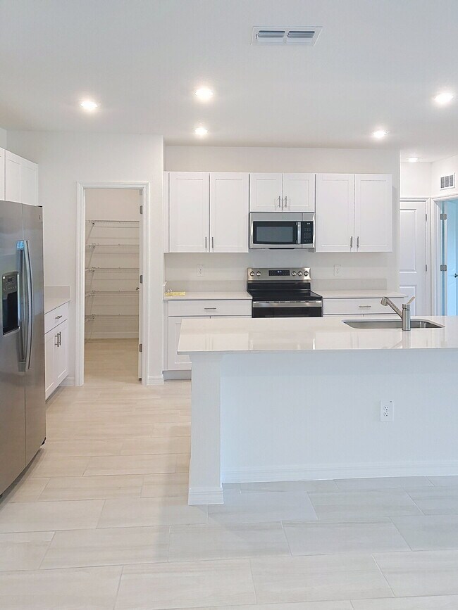 Building Photo - 8438 Blue Wave Ln E