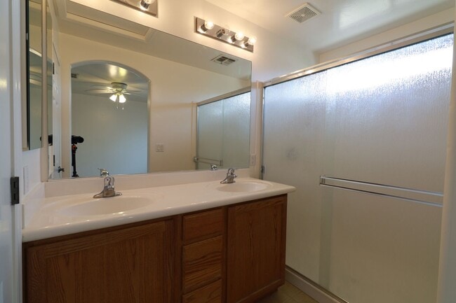 Building Photo - Great Location! 3Bed 2Bath House