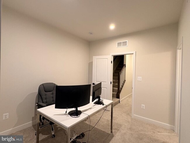 Building Photo - 736 Watts St