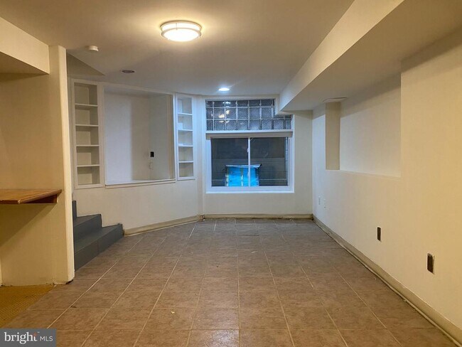 Building Photo - 209 Madison Dr