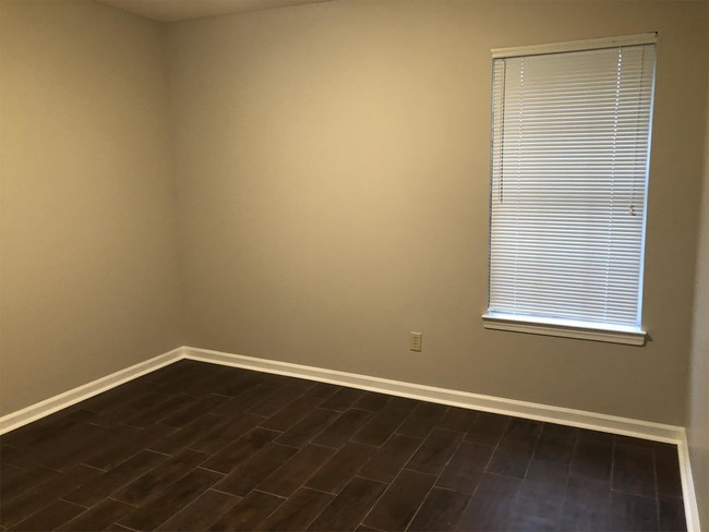 Building Photo - 2087 Kindlewood Dr