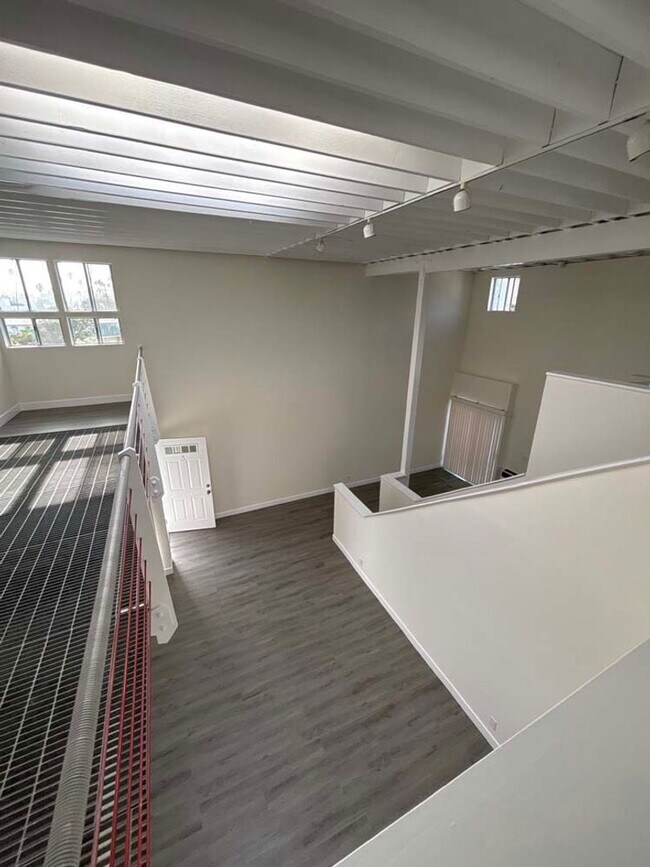 Building Photo - 915 Broadway St