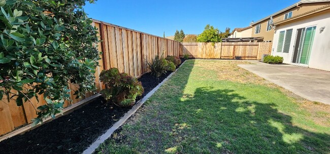 Building Photo - Beautiful Ideal Family Home: 3 Bedrooms, 2...