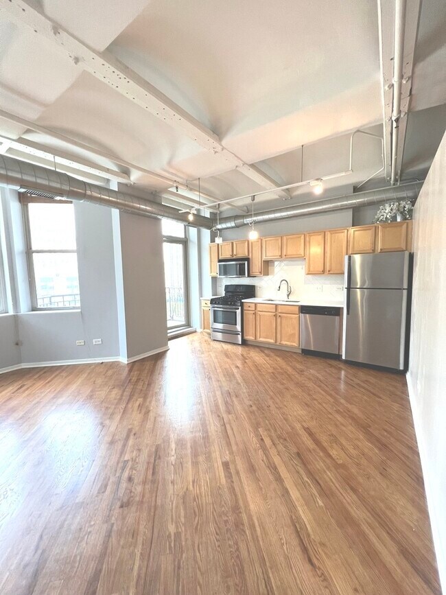 Building Photo - 500 S Clinton St