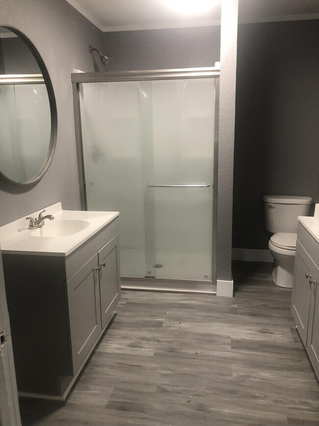 Building Photo - 320 E Clifton St