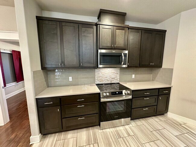 Building Photo - 405 Woodlawn Dr