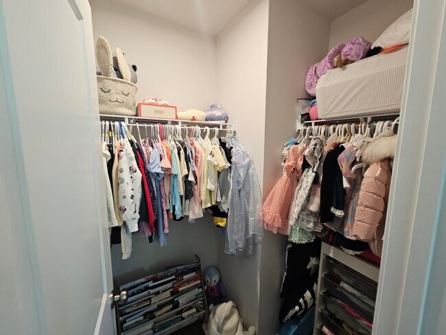 Building Photo - 698 Oak Br Pl