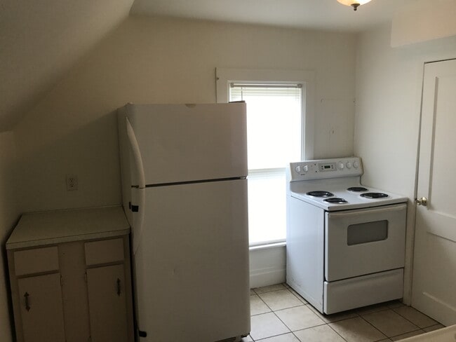 Building Photo - 900 W Main St