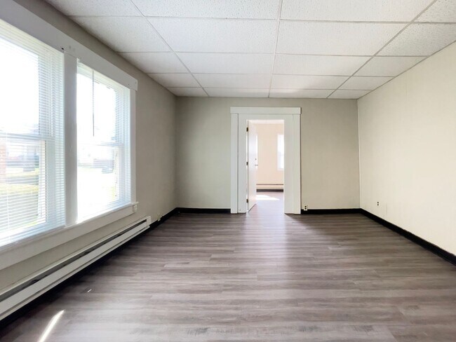 Building Photo - Charming 1-Bedroom Apartment Near Ball Sta...