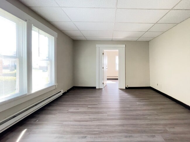 Building Photo - Charming 1-Bedroom Apartment Near Ball State University! New Flooring!