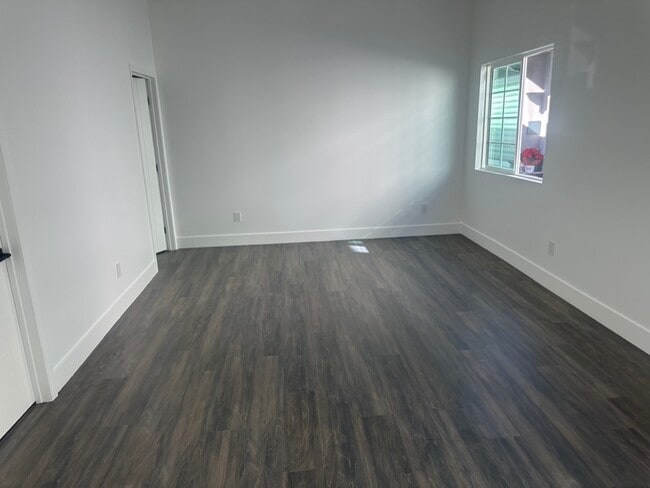 Building Photo - 10859 Nettleton St