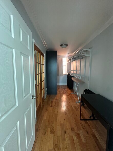 Building Photo - 205 N 11th St