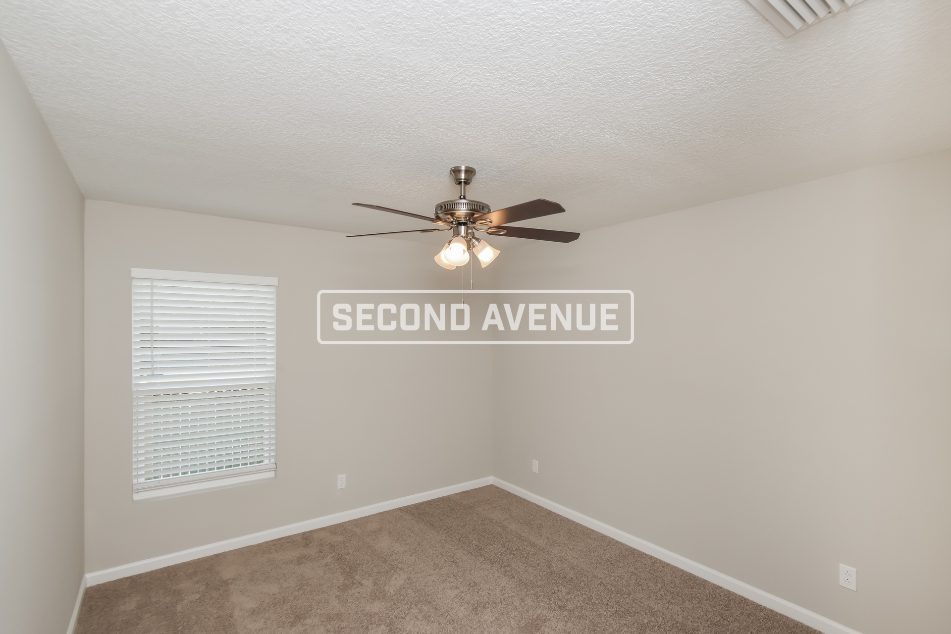 Building Photo - 850 Algaringo Ave SE