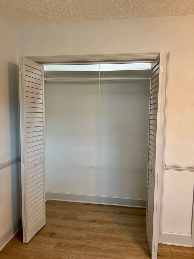 Building Photo - Remodeled Tampa Home