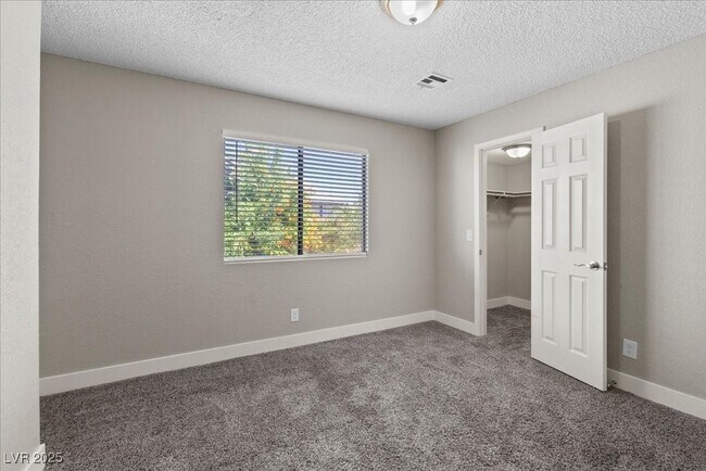 Building Photo - 720 Skipjack Dr
