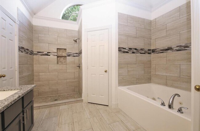 Building Photo - 14326 Cashel Wood Dr