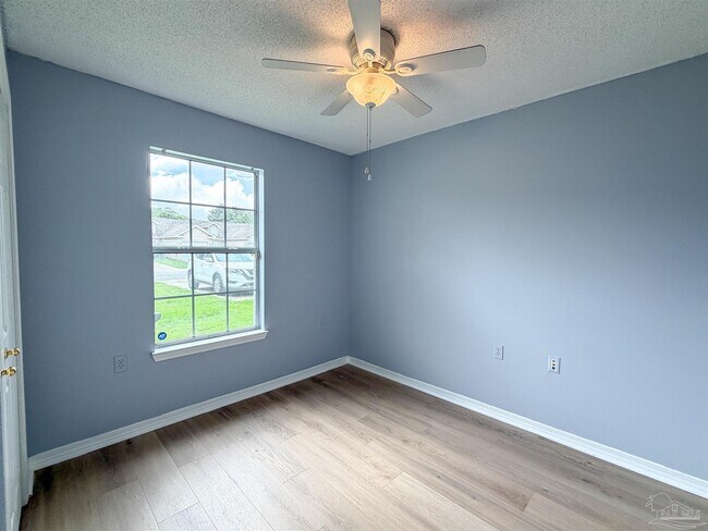 Building Photo - 8005 Stonebrook Dr
