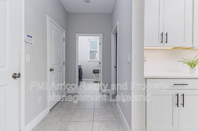 Building Photo - 2609 Village Lakes Blvd