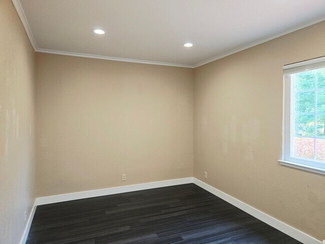 Building Photo - Stunning 4BD + Office Home with Pool in Li...