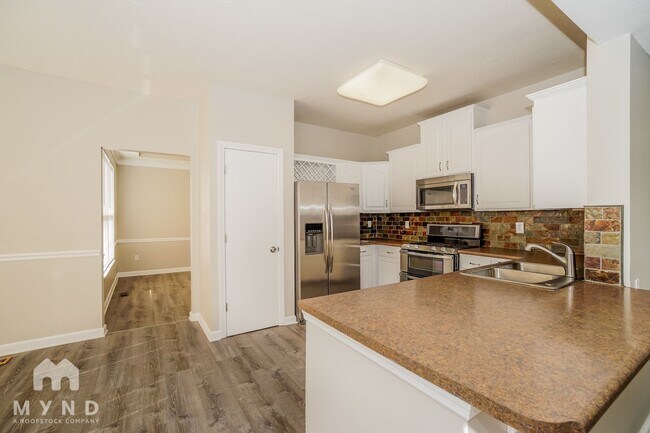 Building Photo - 946 Dianthus Ct